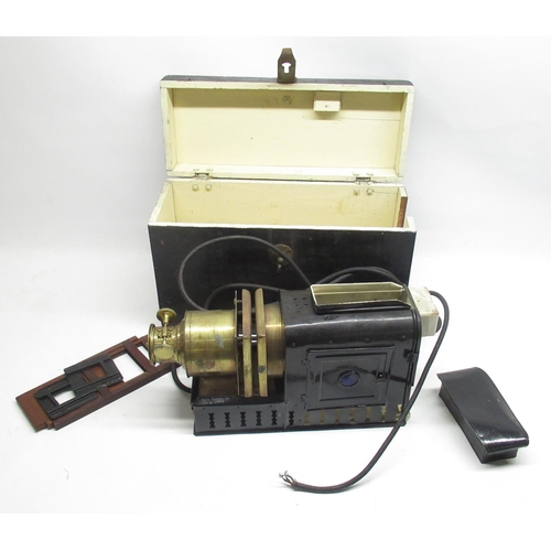 299 - Early C20th brass and japanned magic lantern projector with original painted pine case L44cm (conver... 