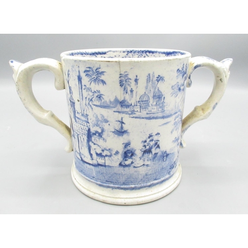 812 - C19th blue and white twin handled frog loving cup, decorated with oriental scenes, H10cm