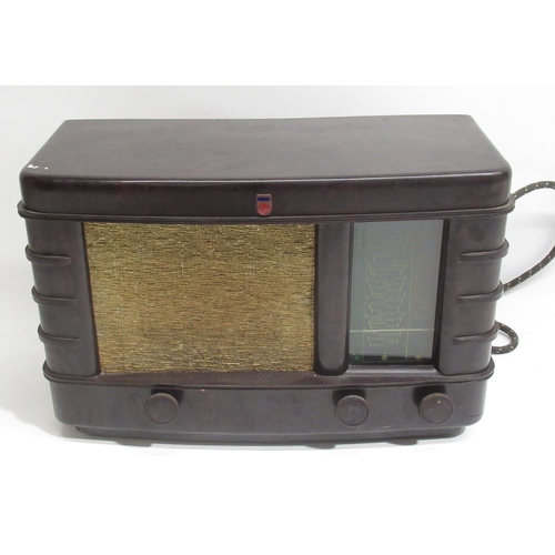 1280 - Bakelite Philips Type 206A-15 No. M40018 radio