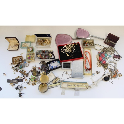 1215 - Collection of costume jewellery and small collectables incl. small Jet items, razor, cigarette case,... 