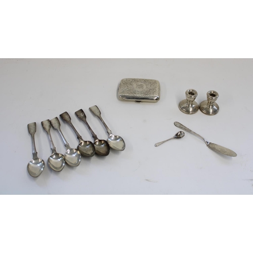 954 - Set of six Victorian hallmarked silver Fiddle pattern teaspoons, Thomas Whittaker London 1844, and a... 