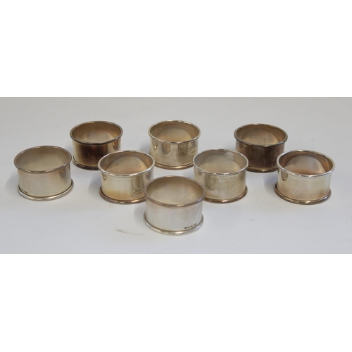 955 - Set of eight ER.II hallmarked silver napkin rings of plain form, each with individual fitted box, Sw... 