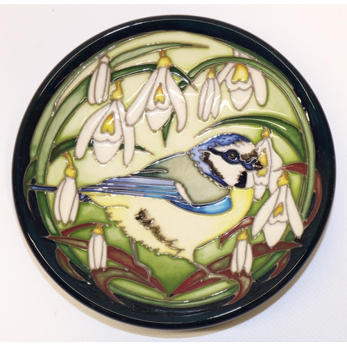 649 - Moorcroft Pottery: 'Blue Tit's Bounty' design pin dish, bird with snowdrops on dark blue ground, des... 