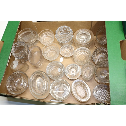 787 - Collection of C19th and later clear glass salts, to include cut and pressed examples (approx. 80)