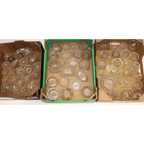 789 - Collection of C19th and later clear glass salts, to include cut and pressed examples (approx. 60)