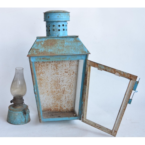 886 - Vintage outdoor paraffin fuelled railway number takers lamp. H63cm