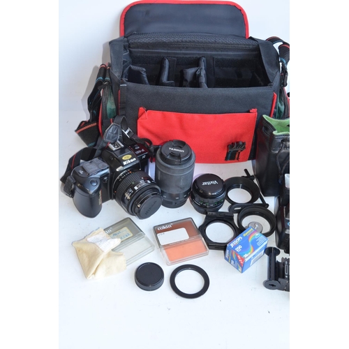 120 - Collection of 35mm film camera equipment and accessories to include a Nikon F401 SLR (in excellent e... 