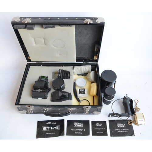 121 - Bronica Zenza ETRS medium format camera with a range of accessories to include Speed Grip, a Bronica... 