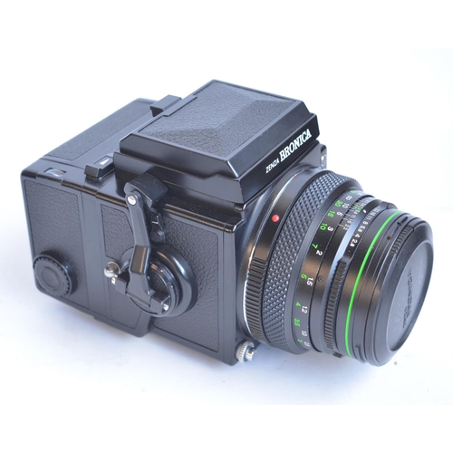 121 - Bronica Zenza ETRS medium format camera with a range of accessories to include Speed Grip, a Bronica... 