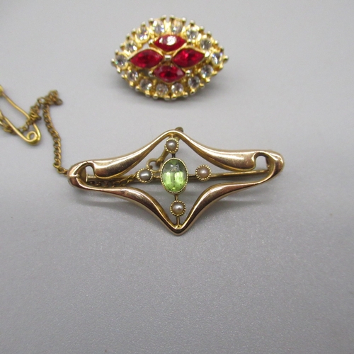 17 - 15ct yellow gold Edwardian brooch set with peridot and seed pearls, stamped 15, 2.8g, and a yellow m... 