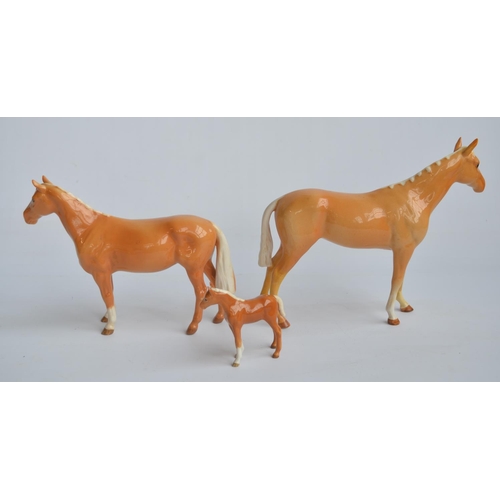 193 - Two Beswick Huntsman's Palomino and Palomino foal ceramic horse figurines, smaller Huntsman's with r... 