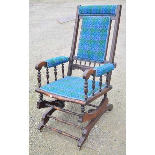 216 - Late C19th/early C20th American beech rocking chair with turned spindles. H100cm