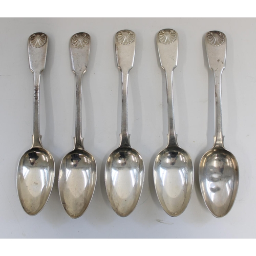 1334 - Five William IV silver Fiddle and Shell pattern tablespoons, William Theobalds London 1831, 15.4 ozt