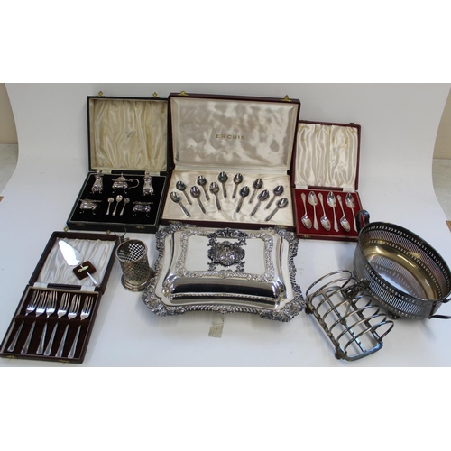 426 - Walker and Hall silver plated entrée dish, silver plated cruet set, silver plated toast rack and oth... 