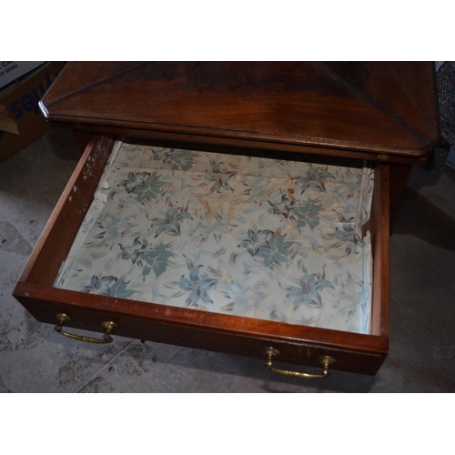 1365 - An Edwardian mahogany card table with envelope top, single frieze drawer on square tapering out-spla... 