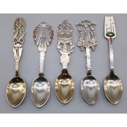 1084 - Five C20th Danish silver and enamel Christmas spoons for 1915, 1922, 1926, 1941, and 1946, pierced a... 