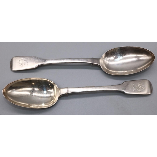 1090 - Pair of George 111 hallmarked York silver Fiddle pattern table spoons with rampant lion crest, by Ja... 