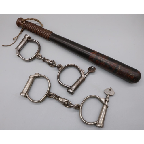 1156 - Victorian Runcorn Ferry Police truncheon, with painted Royal Cypher and title with ribbed grip, L41c... 