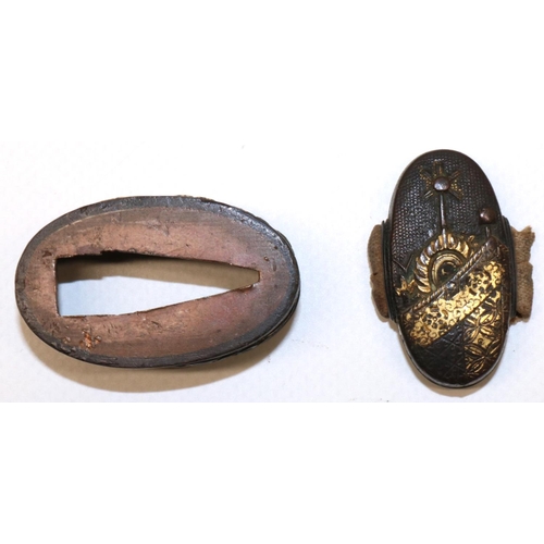 1215 - Japanese 17th century Edo era Fuchi Kashir, Mumia to fit wakizashi, with Takahori Zogan in gold and ... 