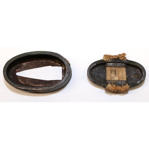 1215 - Japanese 17th century Edo era Fuchi Kashir, Mumia to fit wakizashi, with Takahori Zogan in gold and ... 