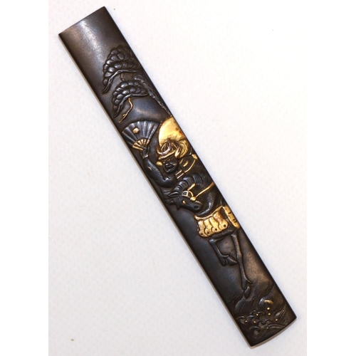 1211 - Japanese 17th century Kodzuka grip possibly by Mumia with Samuria on horseback design with gold high... 