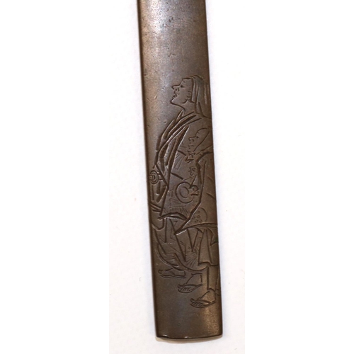 1220 - Japanese 17th century copper Kodzuka grip, possibly Mumia with Samuria disign and three digit signit... 