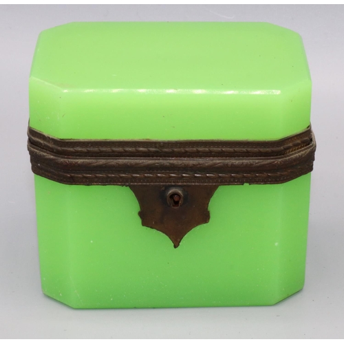 1101 - C19th French green opaline glass canted rectangular jewellery casket, with hinged cover, H8.5cm