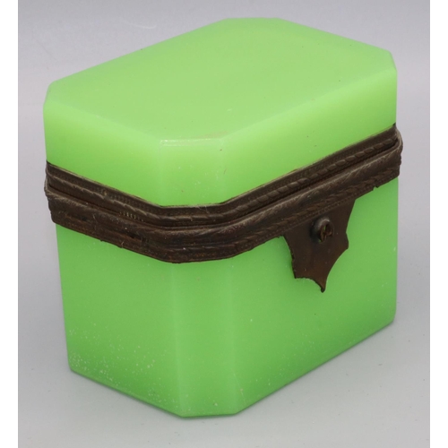 1101 - C19th French green opaline glass canted rectangular jewellery casket, with hinged cover, H8.5cm