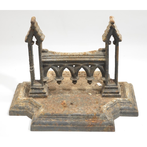 1494 - Large Victorian cast iron boot scraper, with arcade frieze and pierced tower supports, on stepped el... 