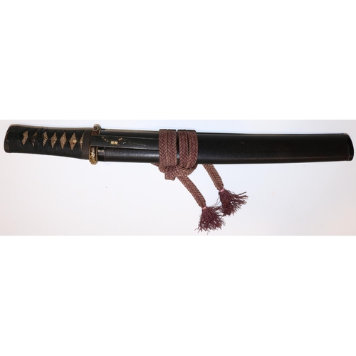 1183 - Fine example of a Japanese Koto Tanto, 25cm blade with finly inliad gilt fuchi kashir, the saya with... 