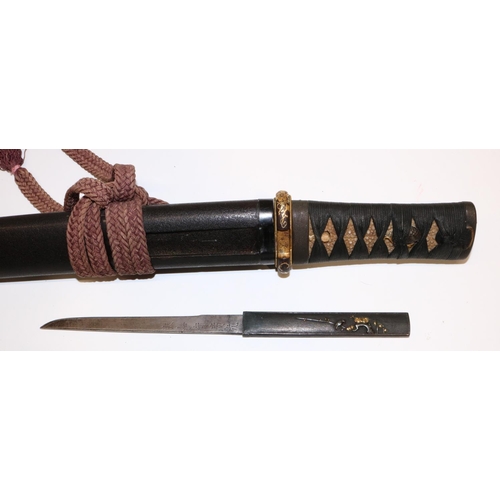 1183 - Fine example of a Japanese Koto Tanto, 25cm blade with finly inliad gilt fuchi kashir, the saya with... 