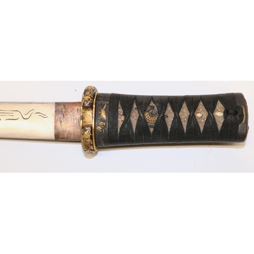 1183 - Fine example of a Japanese Koto Tanto, 25cm blade with finly inliad gilt fuchi kashir, the saya with... 