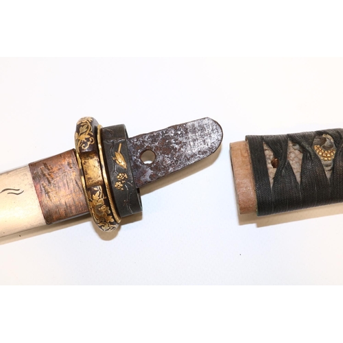 1183 - Fine example of a Japanese Koto Tanto, 25cm blade with finly inliad gilt fuchi kashir, the saya with... 