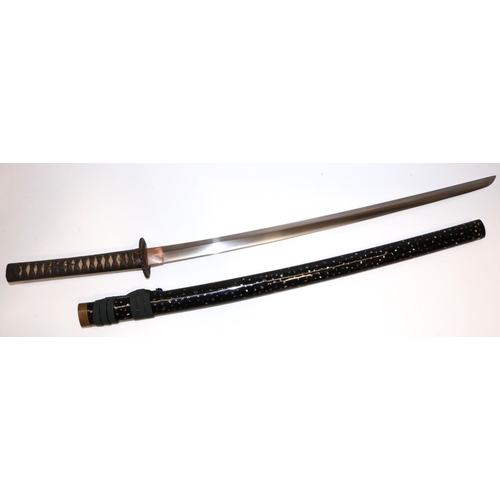 1185 - Japanese signed Shinto Katana, 70cm blade signed to the tang `Tem Kane Yoshi' with pierced iron tsub... 