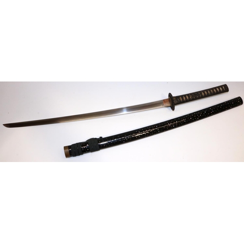 1185 - Japanese signed Shinto Katana, 70cm blade signed to the tang `Tem Kane Yoshi' with pierced iron tsub... 