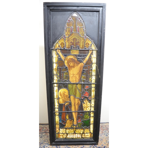 1121 - WW1 Commemorative leaded stained glass panel of the Crucifiction, illuminated in wooden frame, W71cm... 