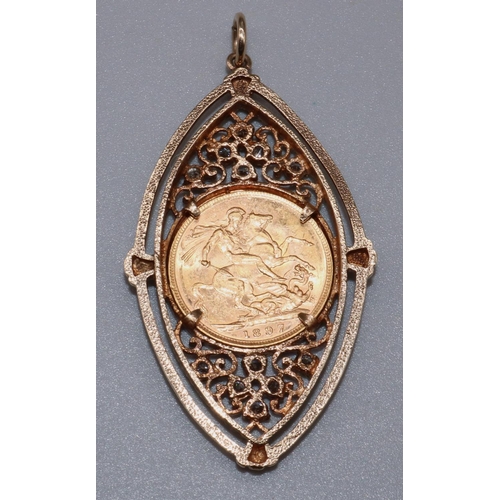 1043 - Victorian 1897 sovereign in yellow metal pierced lozenge pendant mount set with clear stones, gross ... 