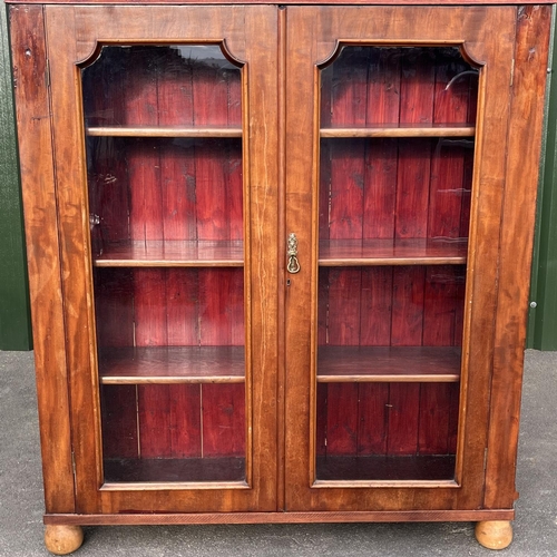 1473 - Due to relocation and on instruction from the York Butchers’ Gild: Victorian mahogany bookcase, with... 