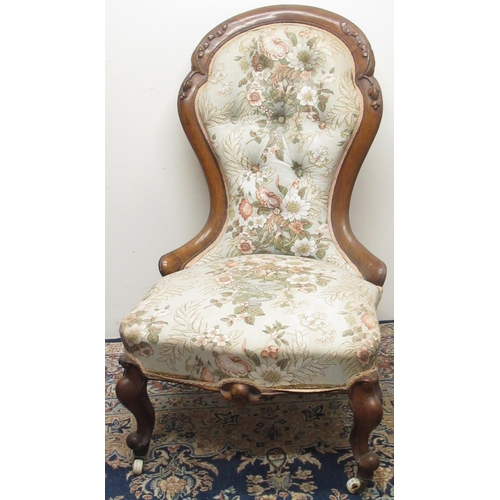 1433 - Victorian walnut framed nursing chair, upholstered back and serpentine seat on cabriole legs with ce... 