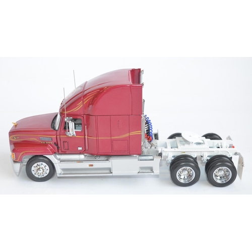 57 - Franklin Mint 1/32 scale highly detailed diecast Mack Elite CL 613 American truck (excellent/near mi... 