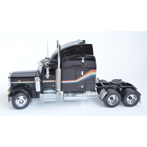 58 - Franklin Mint 1/32 scale highly detailed diecast Peterbilt 379 American truck model (bodywork, paint... 