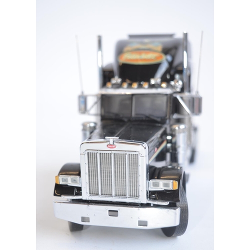 58 - Franklin Mint 1/32 scale highly detailed diecast Peterbilt 379 American truck model (bodywork, paint... 