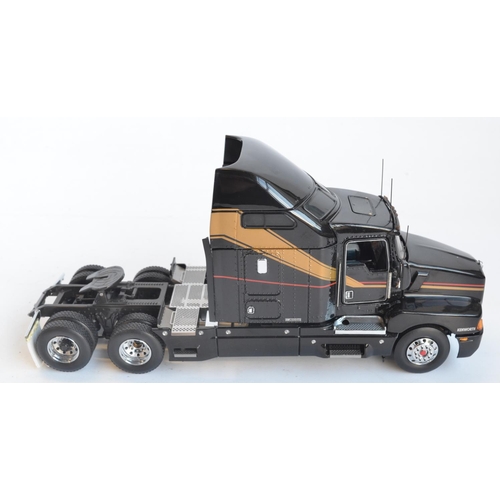 60 - Franklin Mint 1/32 scale highly detailed diecast Kenworth T600 Aerocab truck model, good overall con... 
