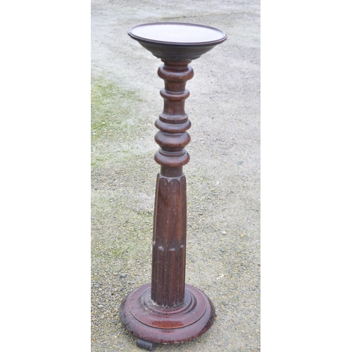 687 - Late C19th mahogany torchiere with circular top, turned and fluted column on circular base. H80cm