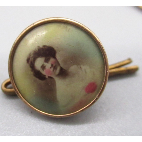 37 - Yellow metal Edwardian mourning brooch with glass photo frame to back, a set of yellow metal button ... 