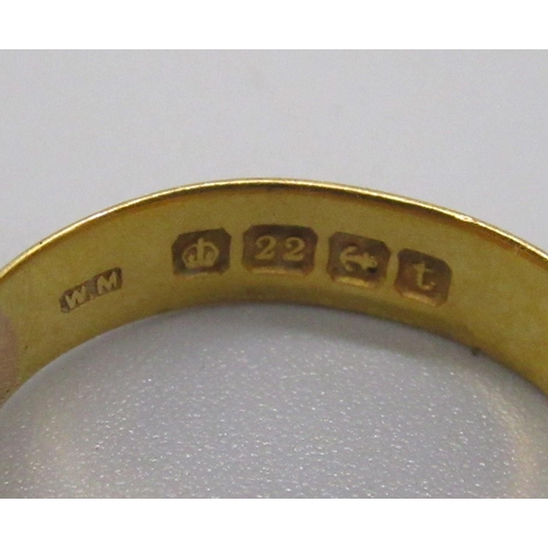 32 - 22ct yellow gold wedding band, stamped 22, size O1/2, 3.8g (A/F)
