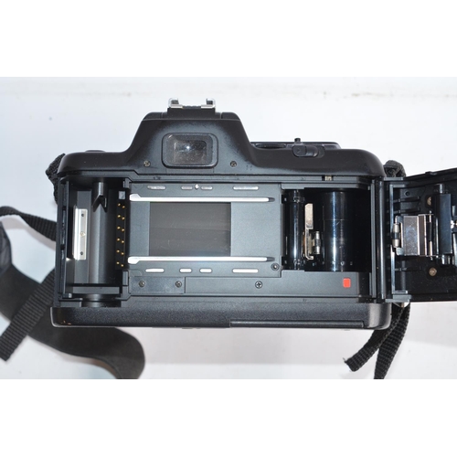 414 - Collection of 35mm film camera equipment and accessories to include a Nikon F401 SLR (in excellent e... 