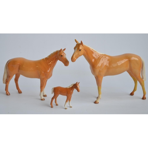 144 - Two Beswick Huntsman's Palomino and Palomino foal ceramic horse figurines, smaller Huntsman's with r... 