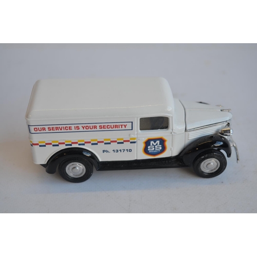 109 - Twenty five boxed Matchbox Models Of Yesteryear diecast model vehicles to include Code 2 branded exa... 