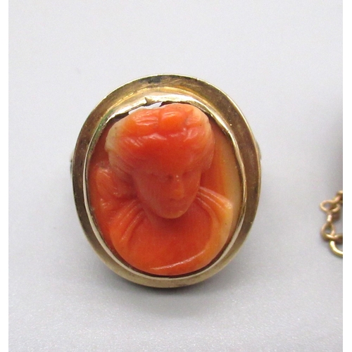 54 - 9ct yellow gold cameo ring, stamped 9ct, size M, and a cameo brooch in gold mount, stamped 9ct, gros... 